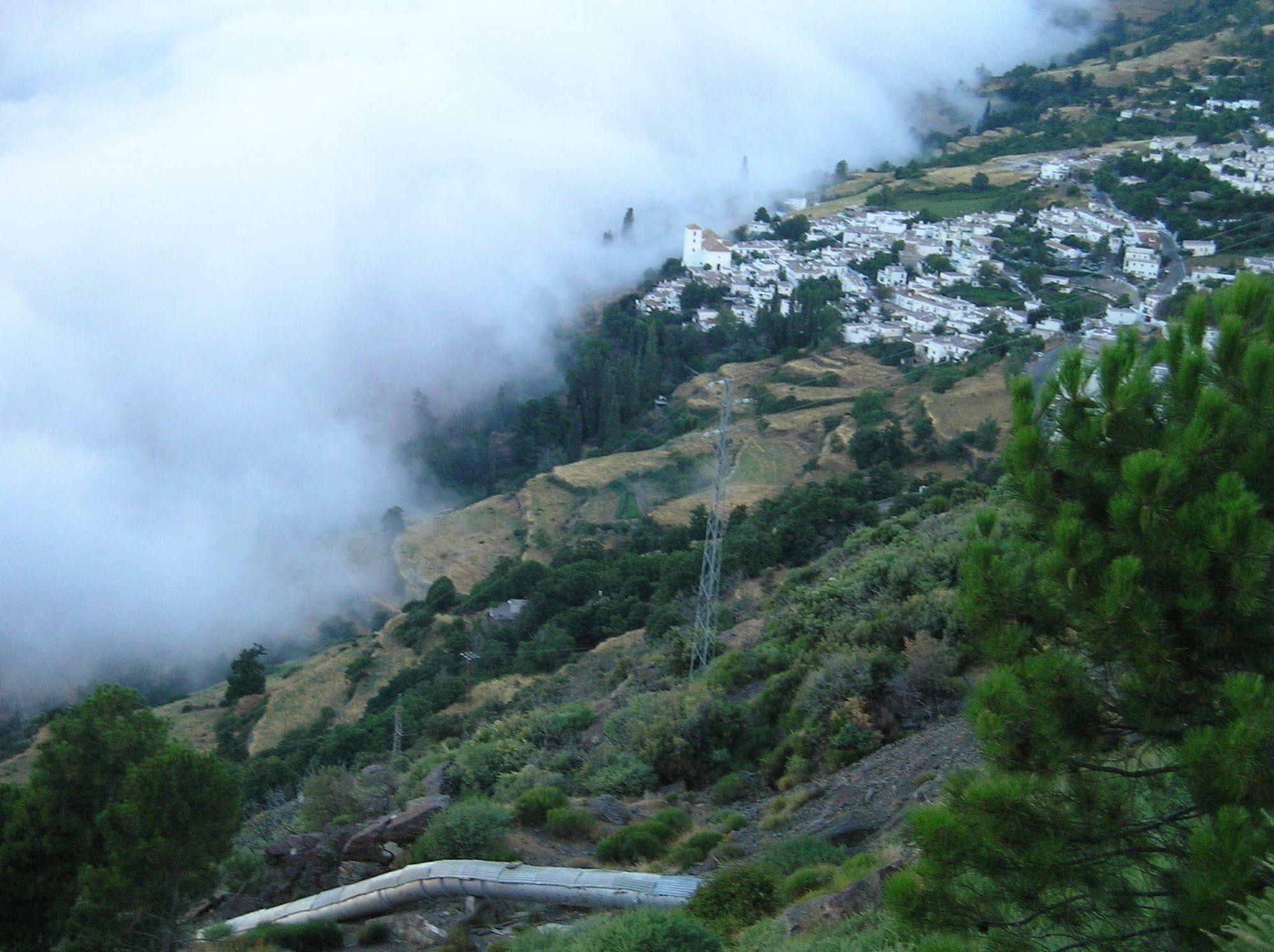 Hostal El Cascapenas De La Alpujarra Capileira Eksteriør bilde