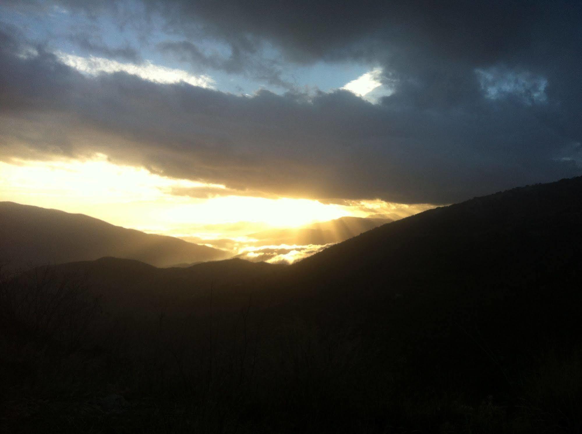 Hostal El Cascapenas De La Alpujarra Capileira Eksteriør bilde